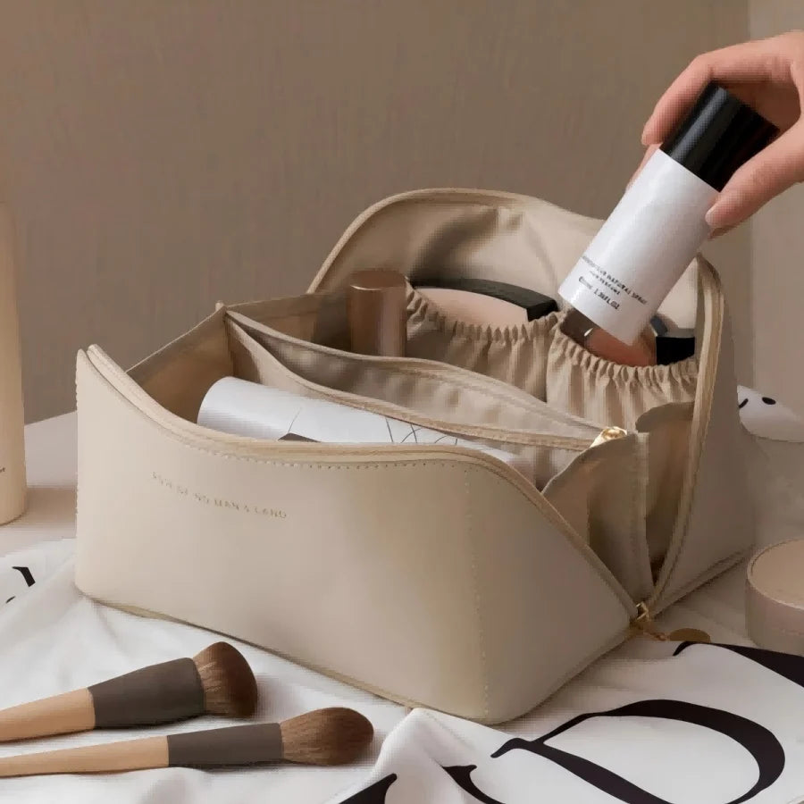 Large Capacity Waterproof Makeup Bag White Portable Spacious Organizer with Compartments Travel Cosmetic Pouch with Handle And Divider